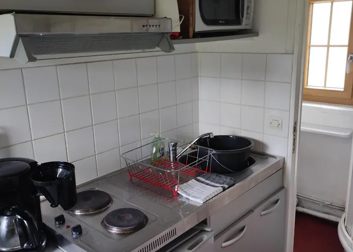 La Cour Du Manoir Heuland